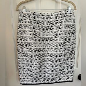 Ann Taylor black and white tweed pencil skirt. Size 6. NWT.
